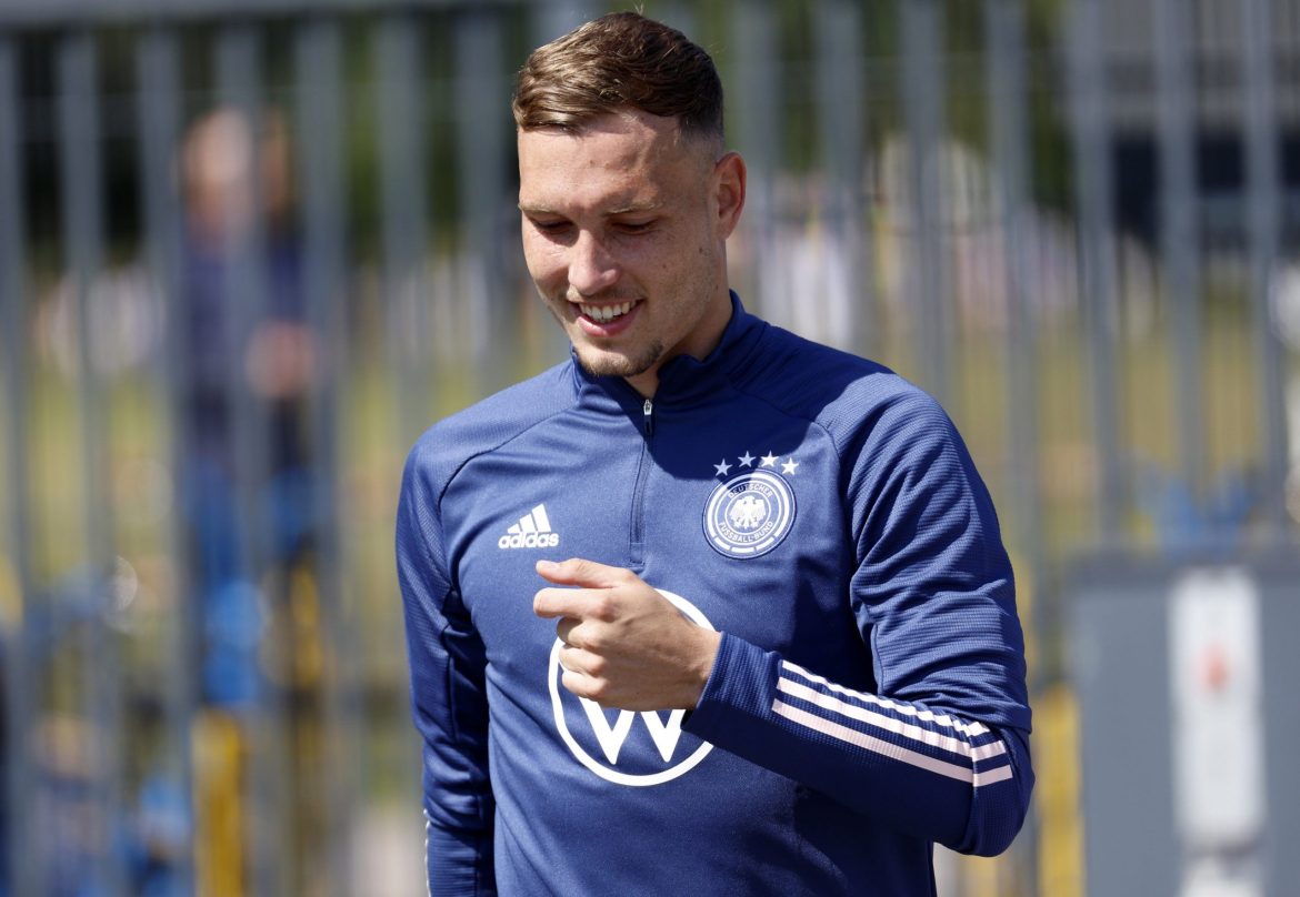 West Ham: Newman begins Raum transfer talks